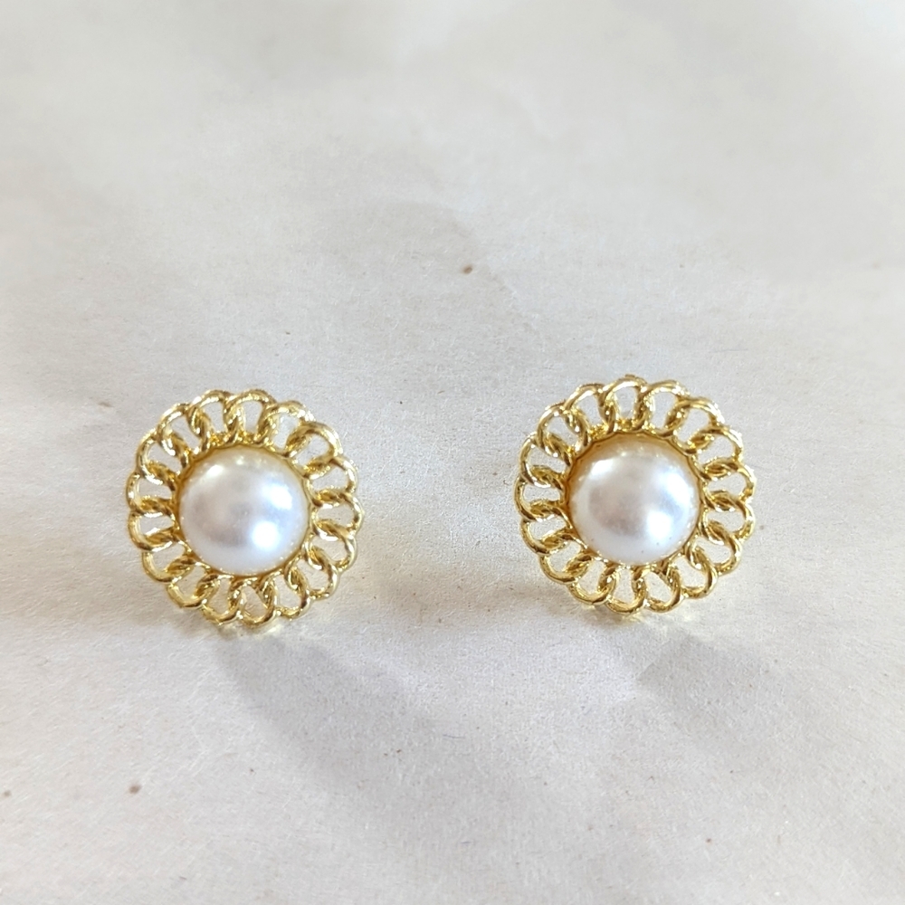 Earrings - Pearl Stud with gold accent